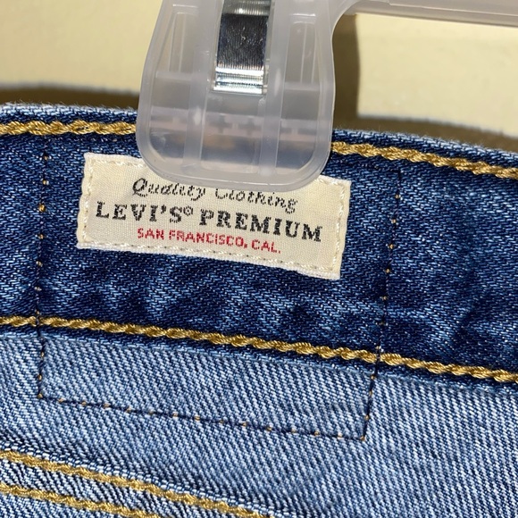 Levi’s premium denim 80s mom jeans . Size 32 - Picture 7 of 7